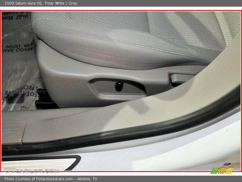 Polar White / Gray 2009 Saturn Aura XE