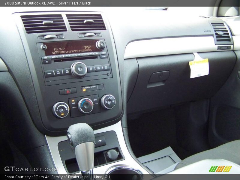 Silver Pearl / Black 2008 Saturn Outlook XE AWD