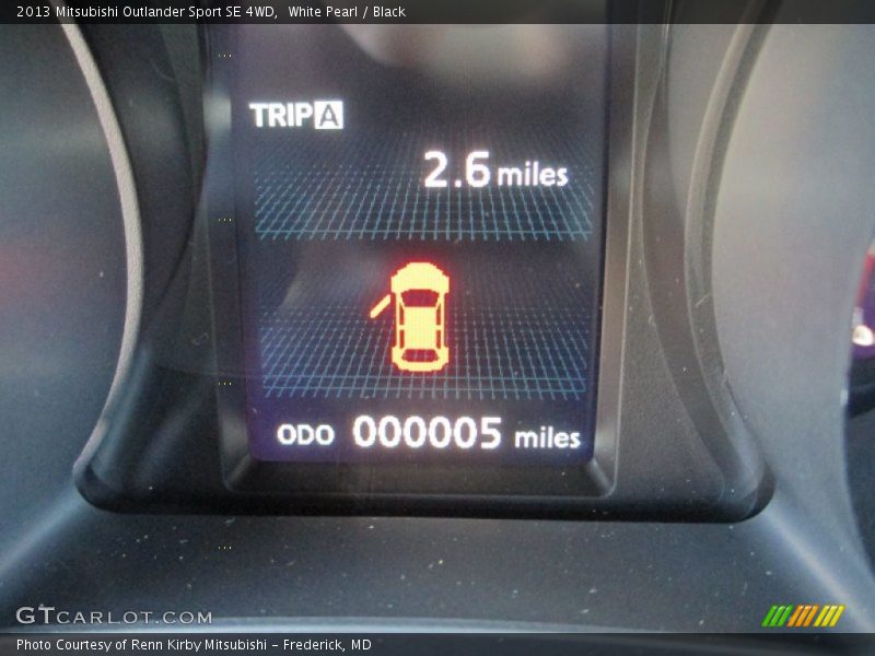 White Pearl / Black 2013 Mitsubishi Outlander Sport SE 4WD
