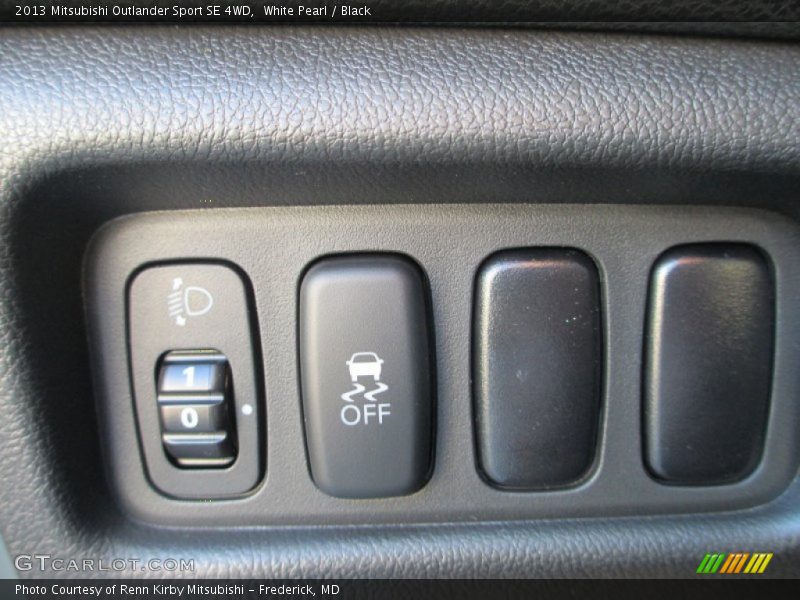 White Pearl / Black 2013 Mitsubishi Outlander Sport SE 4WD
