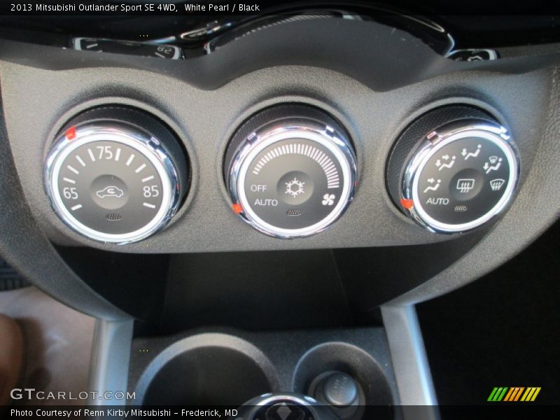 White Pearl / Black 2013 Mitsubishi Outlander Sport SE 4WD