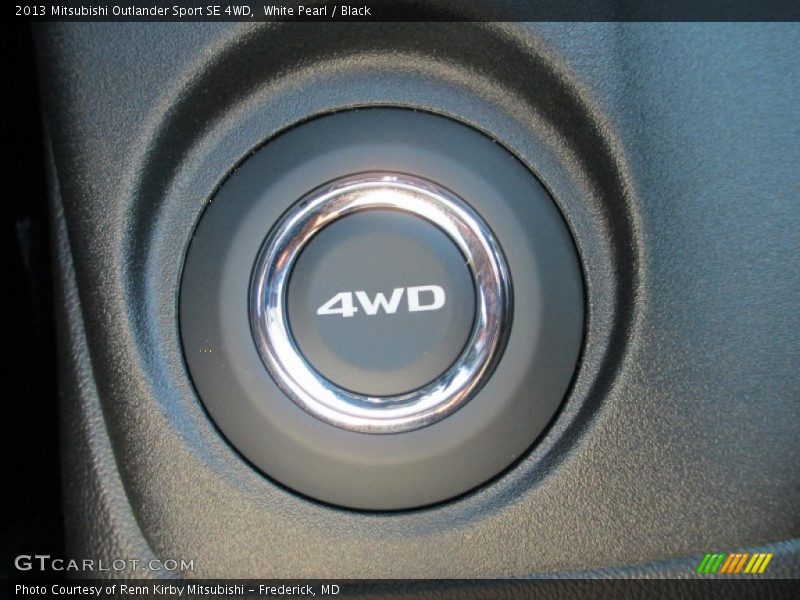 White Pearl / Black 2013 Mitsubishi Outlander Sport SE 4WD