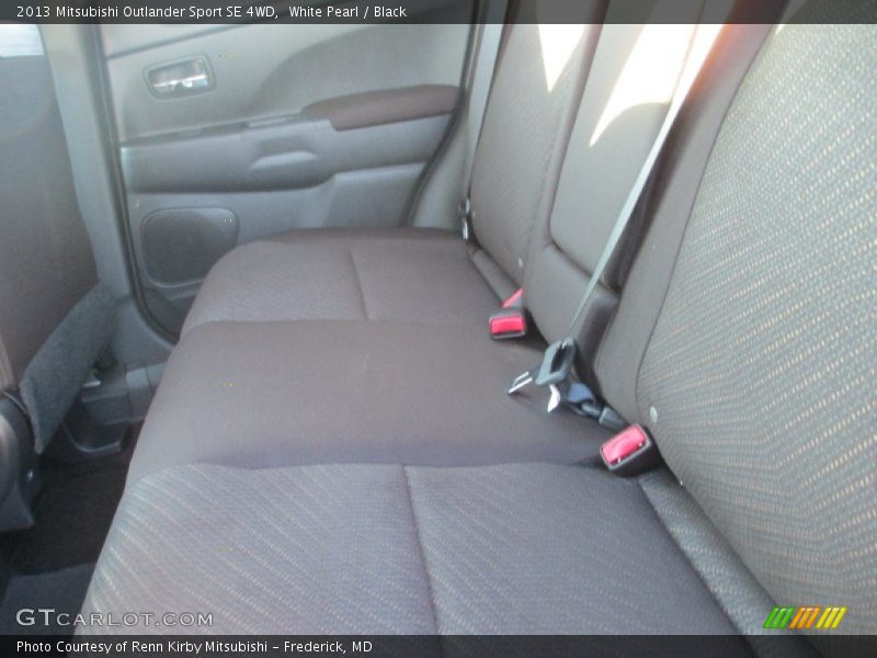 White Pearl / Black 2013 Mitsubishi Outlander Sport SE 4WD