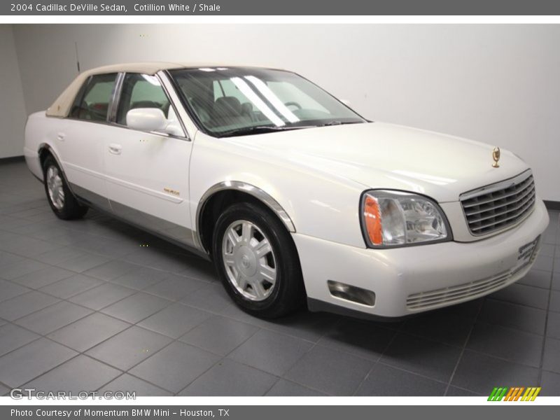 Cotillion White / Shale 2004 Cadillac DeVille Sedan