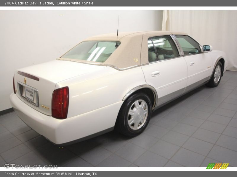 Cotillion White / Shale 2004 Cadillac DeVille Sedan