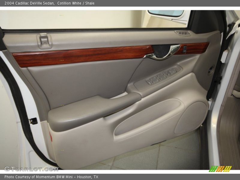 Cotillion White / Shale 2004 Cadillac DeVille Sedan