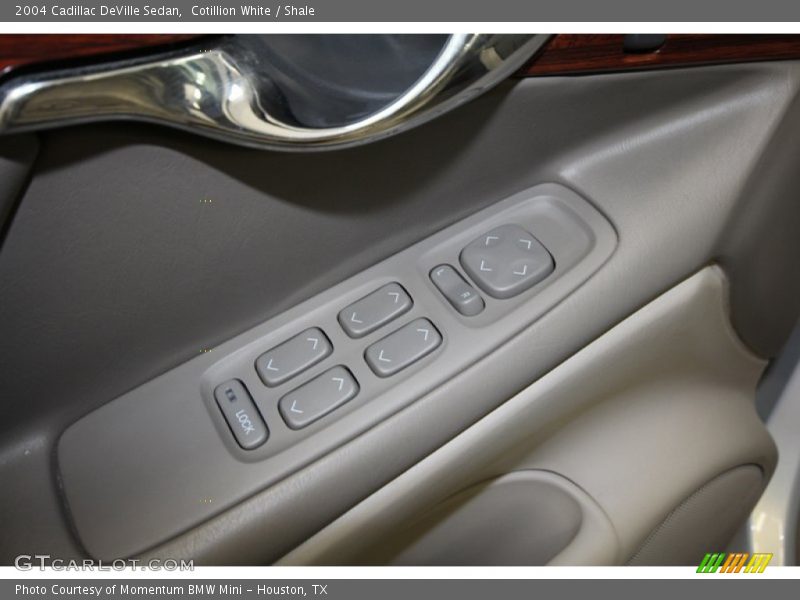 Cotillion White / Shale 2004 Cadillac DeVille Sedan