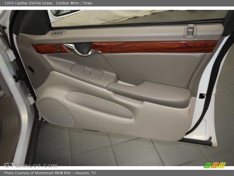 Cotillion White / Shale 2004 Cadillac DeVille Sedan