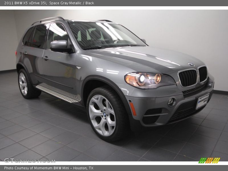 Front 3/4 View of 2011 X5 xDrive 35i