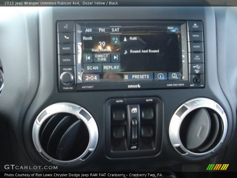 Controls of 2013 Wrangler Unlimited Rubicon 4x4