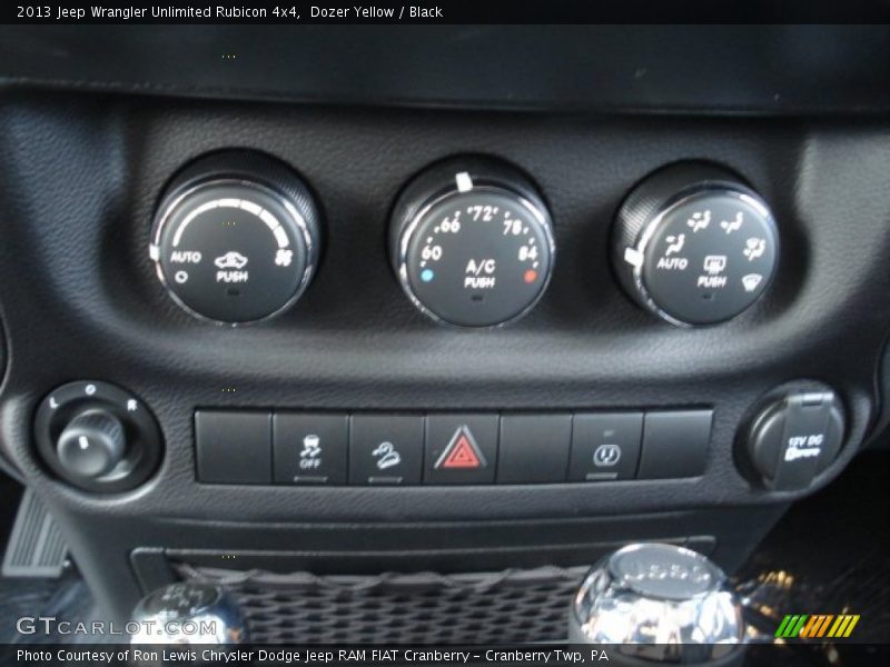 Controls of 2013 Wrangler Unlimited Rubicon 4x4