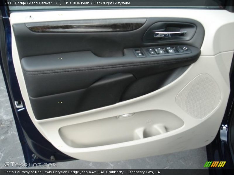 True Blue Pearl / Black/Light Graystone 2013 Dodge Grand Caravan SXT