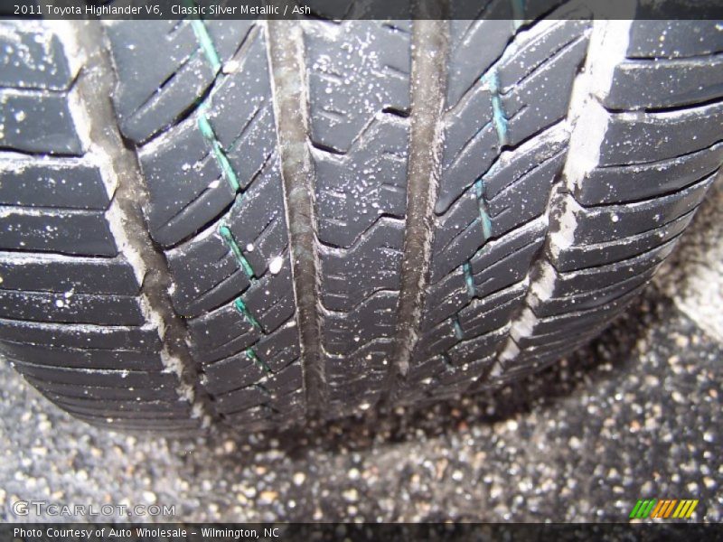 Classic Silver Metallic / Ash 2011 Toyota Highlander V6