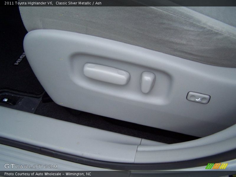 Classic Silver Metallic / Ash 2011 Toyota Highlander V6