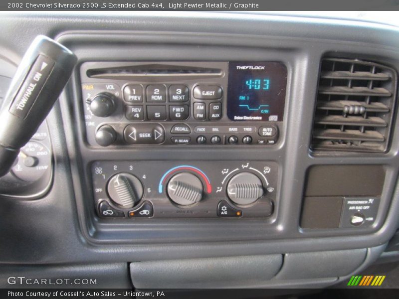 Controls of 2002 Silverado 2500 LS Extended Cab 4x4