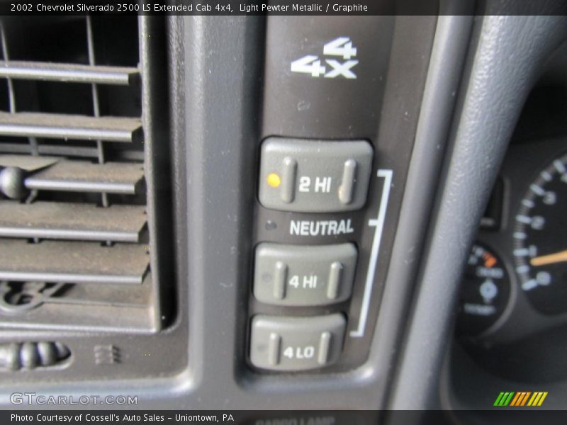 Controls of 2002 Silverado 2500 LS Extended Cab 4x4