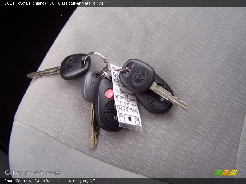 Classic Silver Metallic / Ash 2011 Toyota Highlander V6