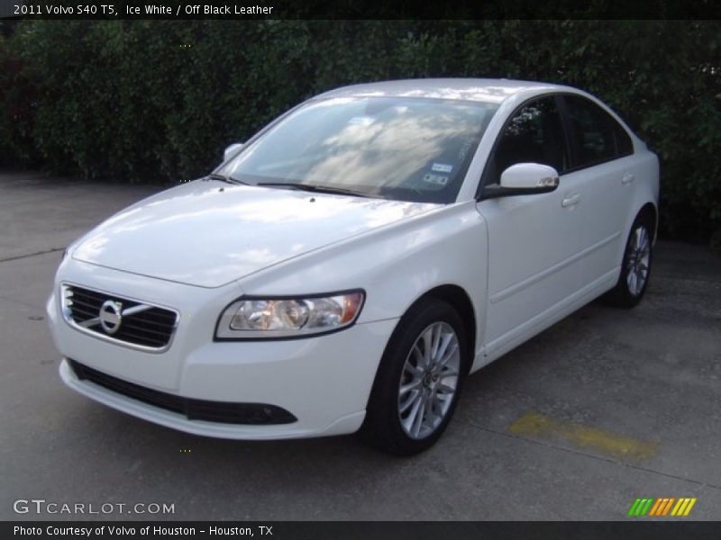 Ice White / Off Black Leather 2011 Volvo S40 T5