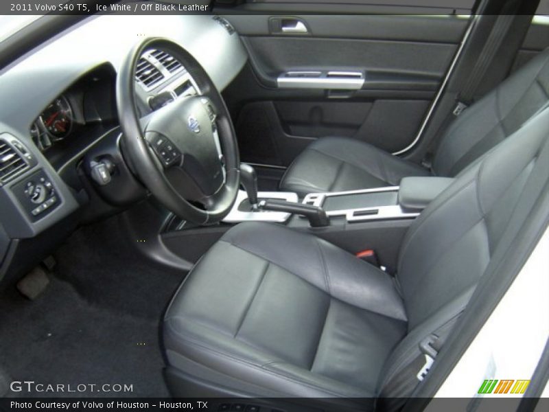 Ice White / Off Black Leather 2011 Volvo S40 T5