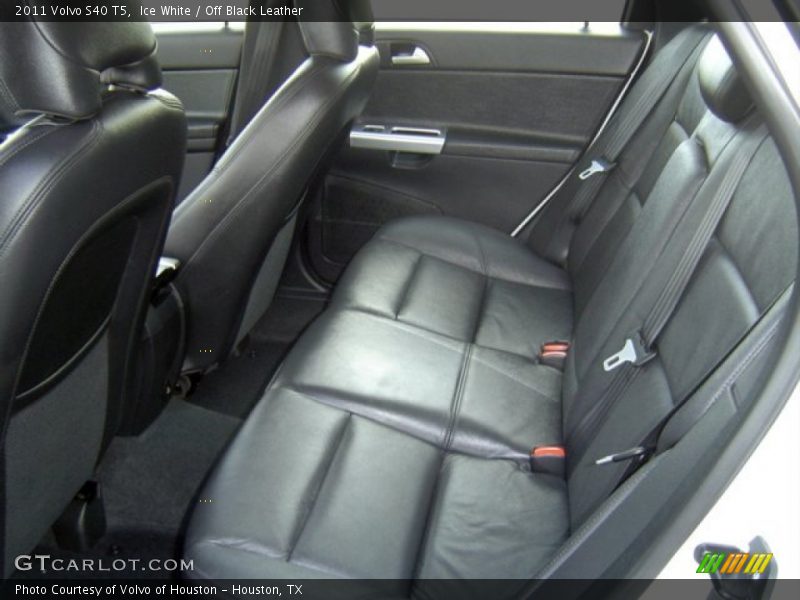 Ice White / Off Black Leather 2011 Volvo S40 T5