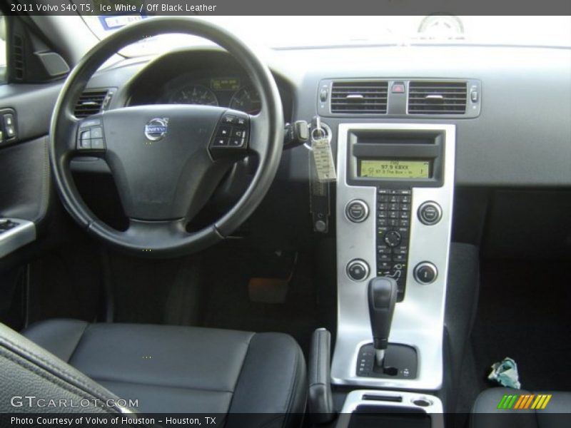 Ice White / Off Black Leather 2011 Volvo S40 T5