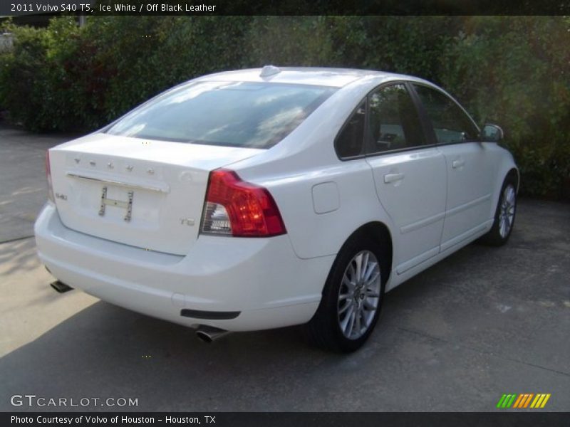 Ice White / Off Black Leather 2011 Volvo S40 T5