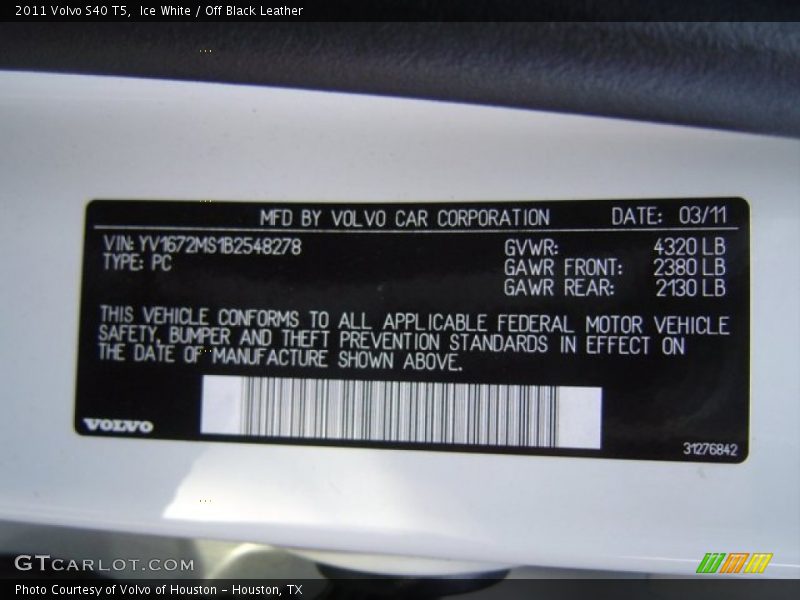 Ice White / Off Black Leather 2011 Volvo S40 T5