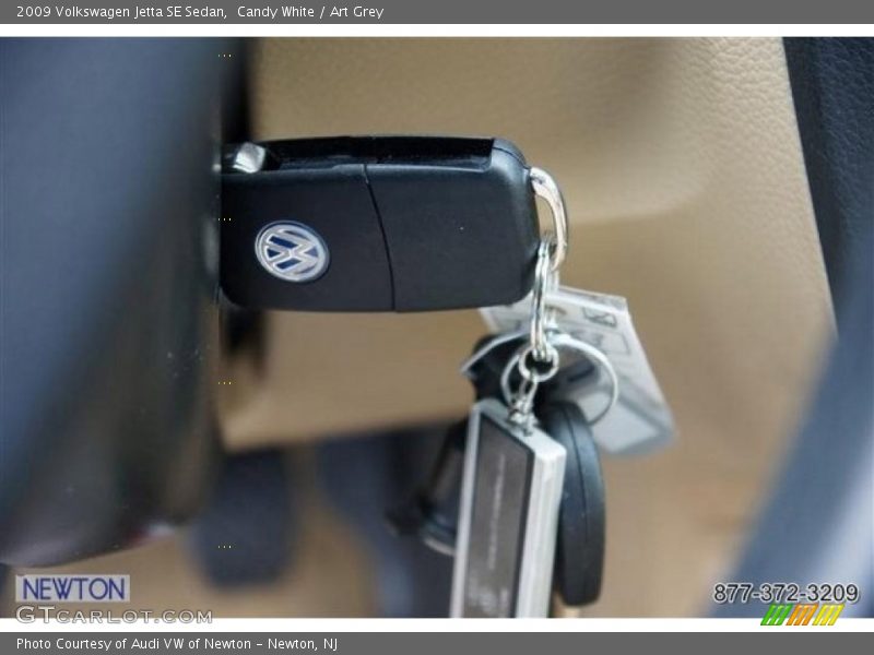 Candy White / Art Grey 2009 Volkswagen Jetta SE Sedan