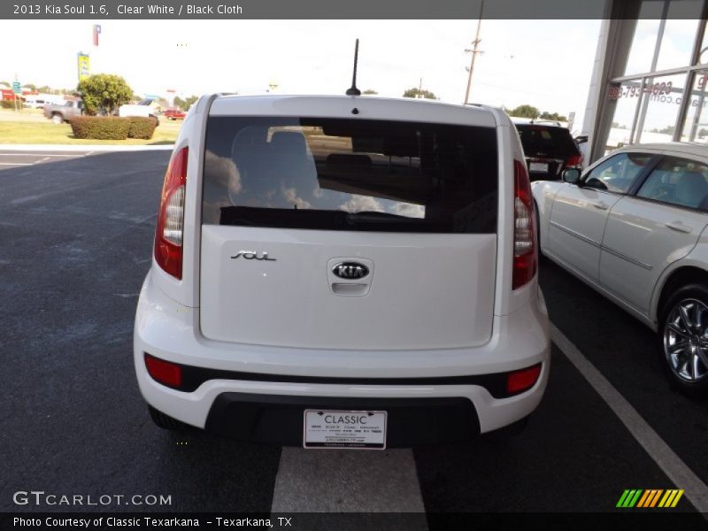 Clear White / Black Cloth 2013 Kia Soul 1.6