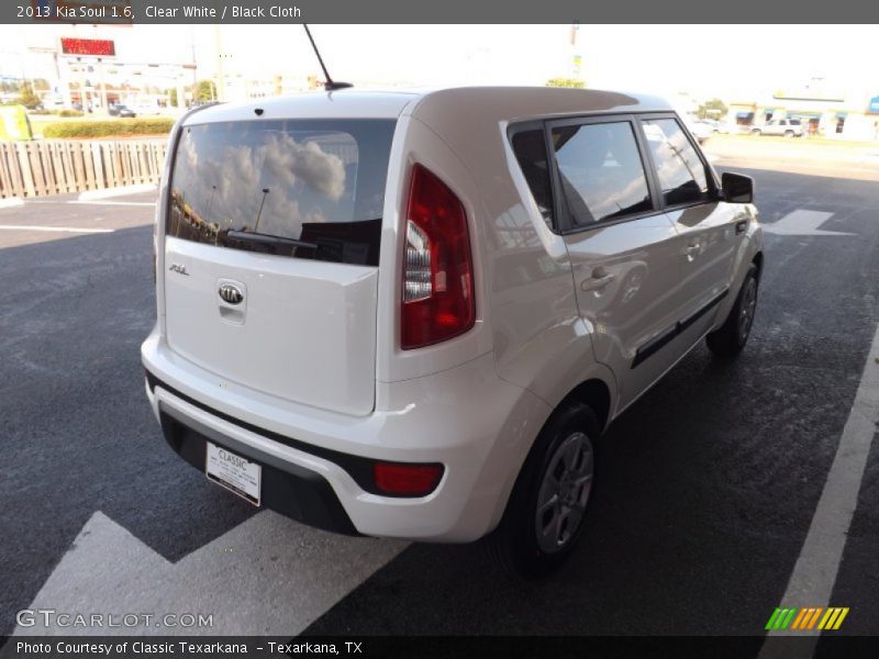 Clear White / Black Cloth 2013 Kia Soul 1.6