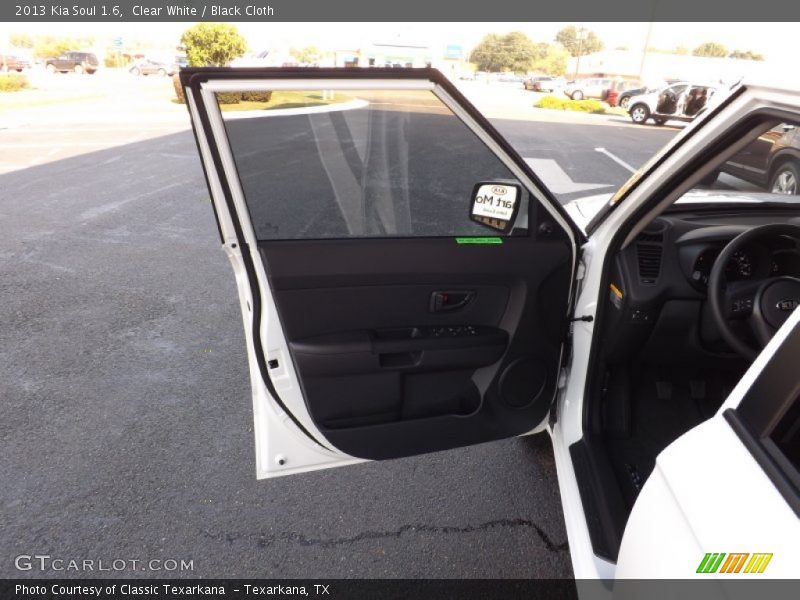 Clear White / Black Cloth 2013 Kia Soul 1.6