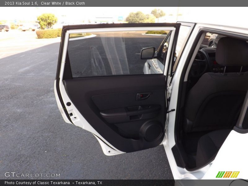 Clear White / Black Cloth 2013 Kia Soul 1.6