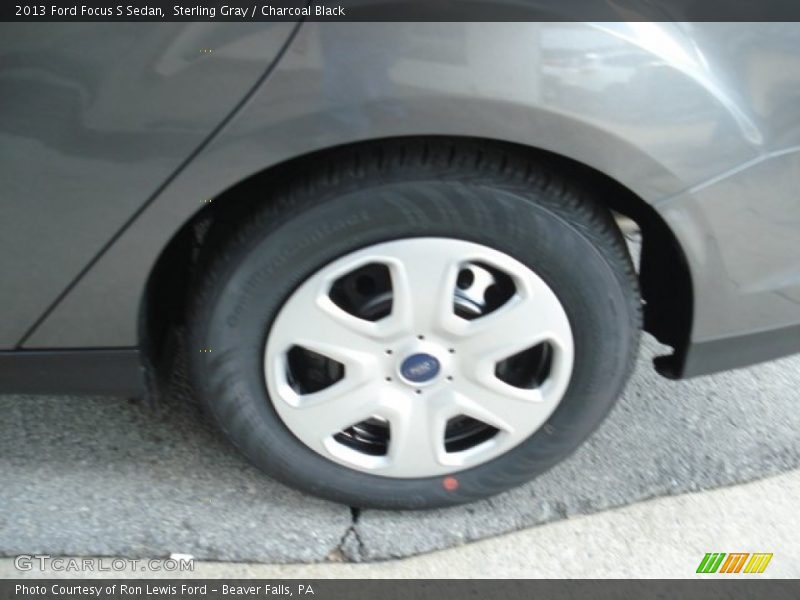 Sterling Gray / Charcoal Black 2013 Ford Focus S Sedan