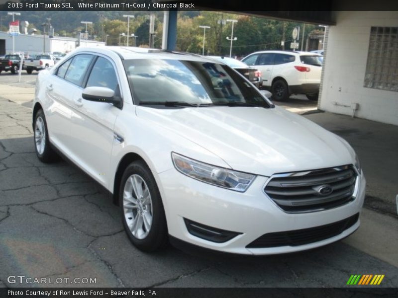White Platinum Tri-Coat / Charcoal Black 2013 Ford Taurus SEL