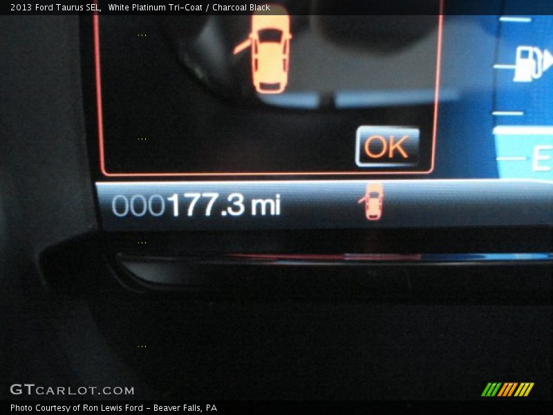 White Platinum Tri-Coat / Charcoal Black 2013 Ford Taurus SEL