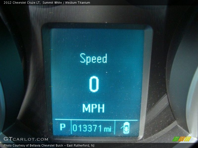 Summit White / Medium Titanium 2012 Chevrolet Cruze LT