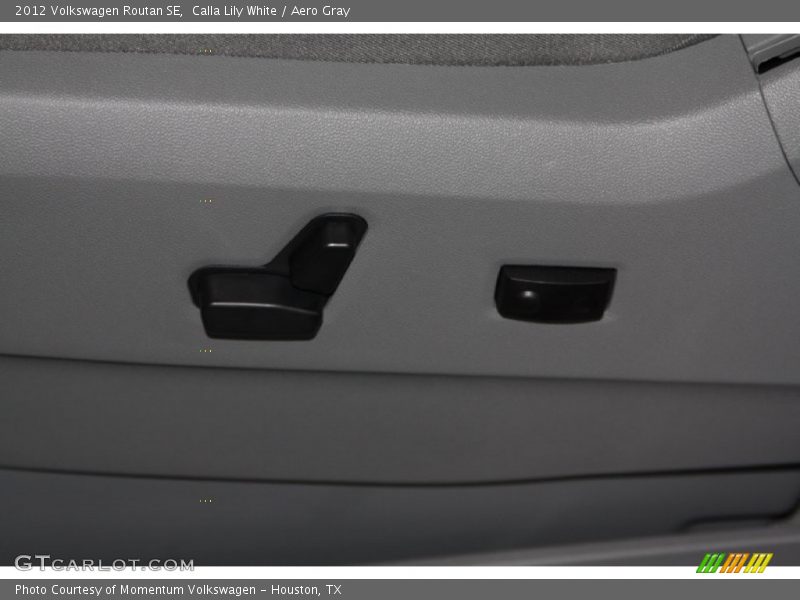 Calla Lily White / Aero Gray 2012 Volkswagen Routan SE