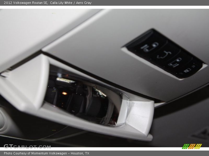 Calla Lily White / Aero Gray 2012 Volkswagen Routan SE
