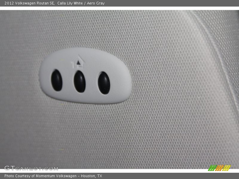 Calla Lily White / Aero Gray 2012 Volkswagen Routan SE