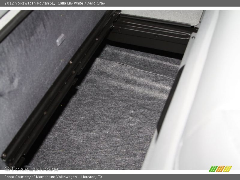 Calla Lily White / Aero Gray 2012 Volkswagen Routan SE