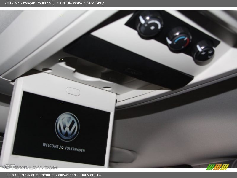 Calla Lily White / Aero Gray 2012 Volkswagen Routan SE