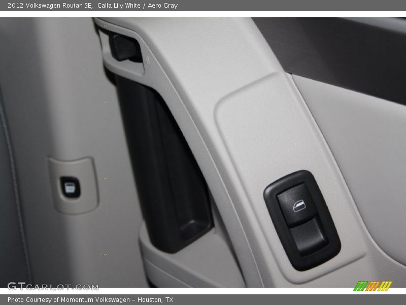 Calla Lily White / Aero Gray 2012 Volkswagen Routan SE