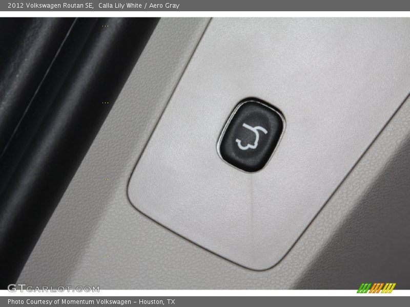 Calla Lily White / Aero Gray 2012 Volkswagen Routan SE