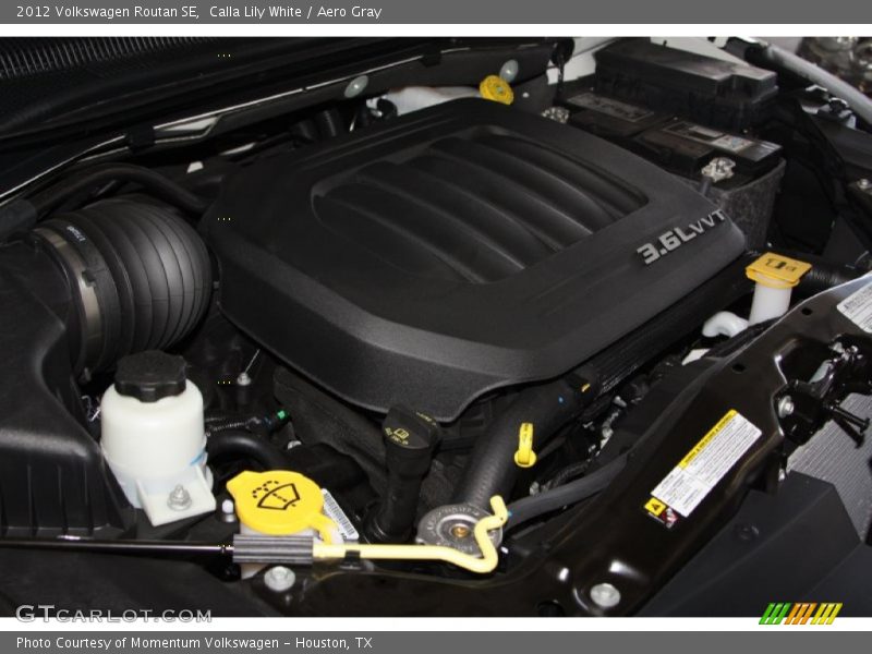 Calla Lily White / Aero Gray 2012 Volkswagen Routan SE
