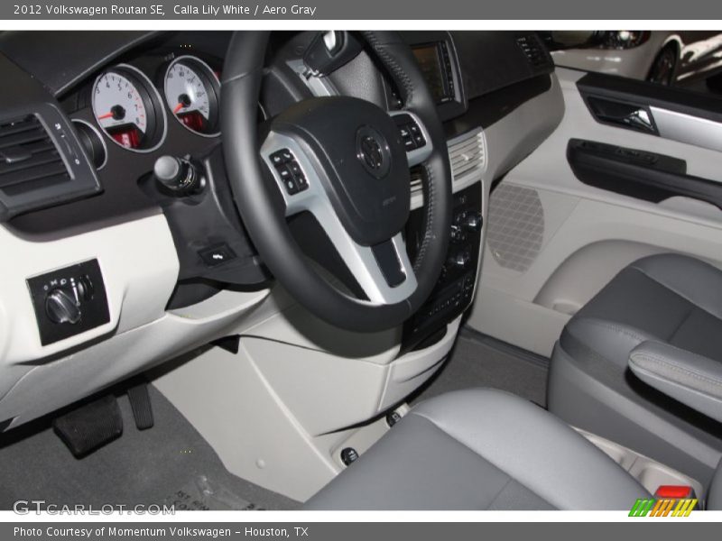Calla Lily White / Aero Gray 2012 Volkswagen Routan SE