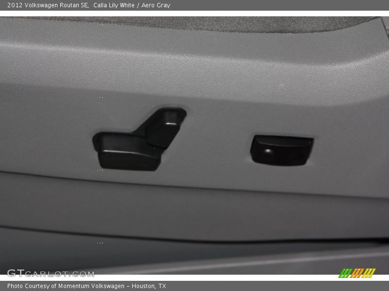 Calla Lily White / Aero Gray 2012 Volkswagen Routan SE