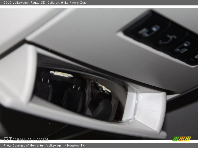 Calla Lily White / Aero Gray 2012 Volkswagen Routan SE