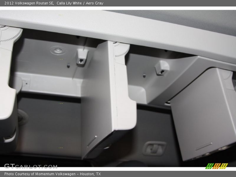 Calla Lily White / Aero Gray 2012 Volkswagen Routan SE