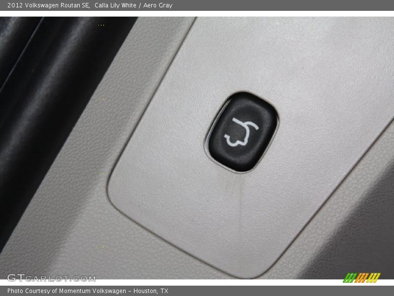 Calla Lily White / Aero Gray 2012 Volkswagen Routan SE