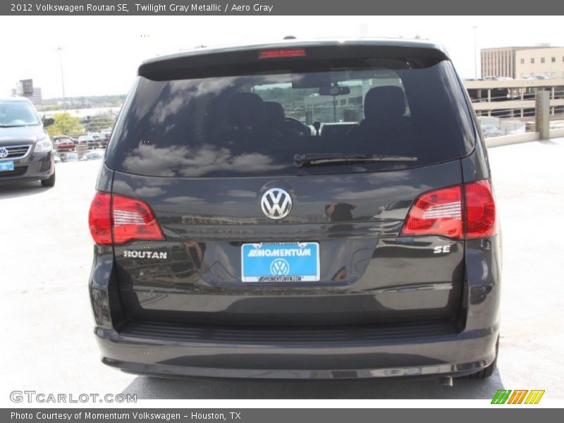 Twilight Gray Metallic / Aero Gray 2012 Volkswagen Routan SE